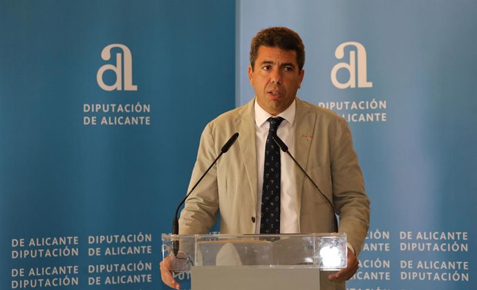 Archivo - Carlos Mazón , en Elche