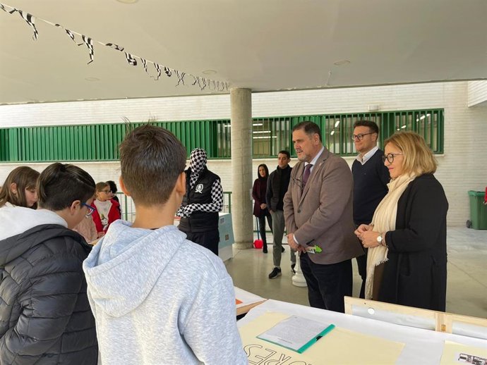 El delegado de Desarrollo Educativo de Almería visita el CEIP Sebastián Elcano de Níjar.