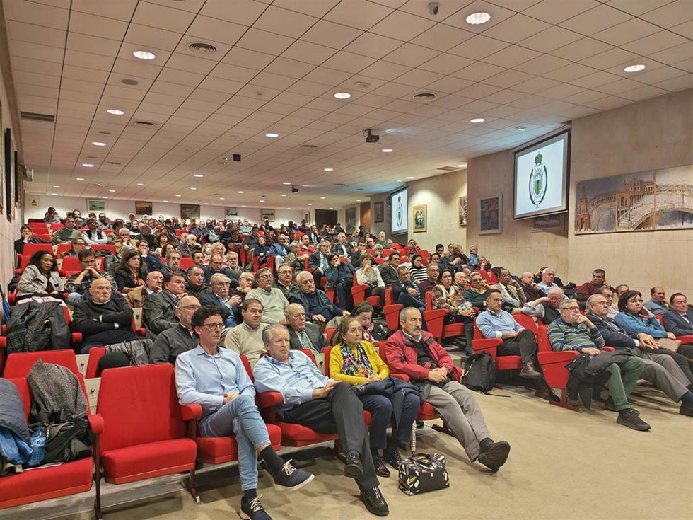 Asamblea de médicos de la sanidad privada en la sede del Colegio de Médicos.