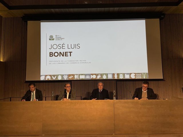 Ignacio Marcos, Carmel Mòdol, José Luis Bonet y Pau Solanilla en la presentación de la Cumbre 'Sistemas Alimentarios Global.Es' este miércoles en Barcelona.