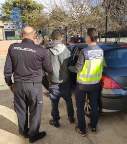 Detenido el presunto autor de varios robos que escalaba edificios para forzar ventanas o balcones.