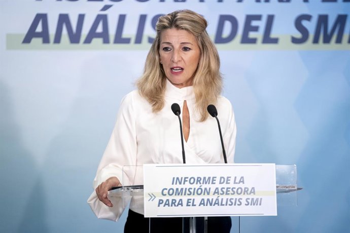 La vicepresidenta segunda del Gobierno, Yolanda Díaz, interviene en el segundo informe de la Comisión Asesora para el Análisis del Salario Mínimo Interprofesional (SMI), en el Ministerio de Trabajo, a 19 de diciembre de 2022, en Madrid (España).