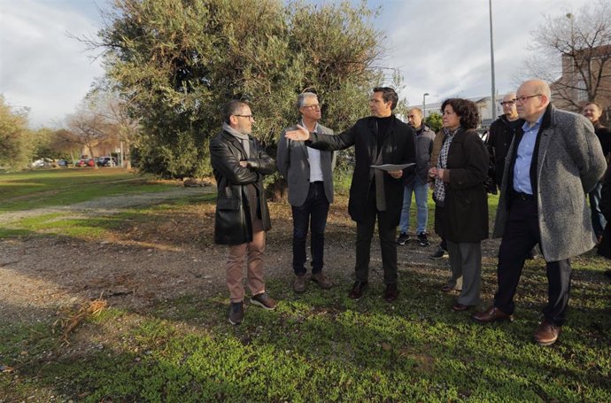 Visita a la parcela que el Ayuntamiento de Granada cede a la Universidad de Granada.