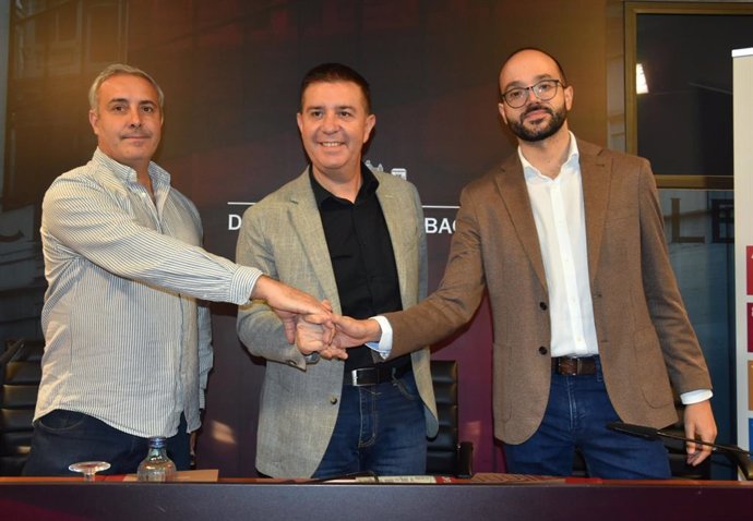 Firma del acuerdo entre PSOE y Unidas Podemos-IU para el presupuesto de la Diputación de Albacete para 2023