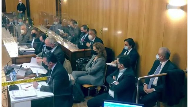Los acusados y sus letrados el primer día del juicio que también quedó suspendido en la Audiencia de Valladolid.