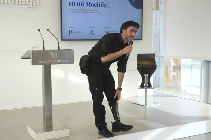 El premio Pulitzer Emilio Morenatti durante la inauguración de la quinta edición de la iniciativa 'Prensa en mi mochila'