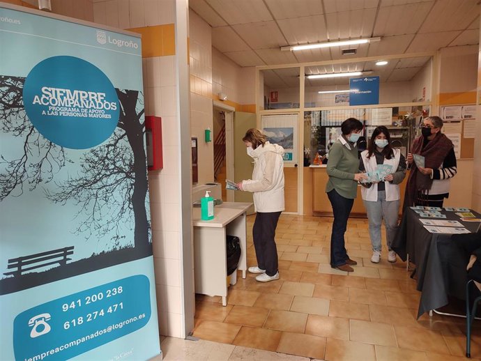 Ayuntamiento acerca a los centros de salud de Logroño el programa 'Siempre acompañados' de apoyo a las personas mayores