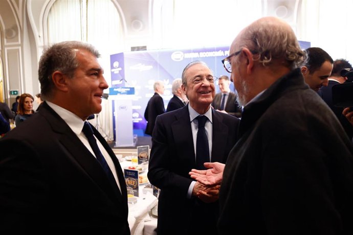 Florentino Perez, President of Real Madrid, and Joan Laporta, President of FC Barcelona, talks to Jaume Roures, President of MediaPro, during the Desayuno Informativo del Forum Europa