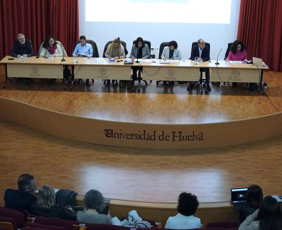 Imagen del Claustro Universitario celebrado por la Onubense.