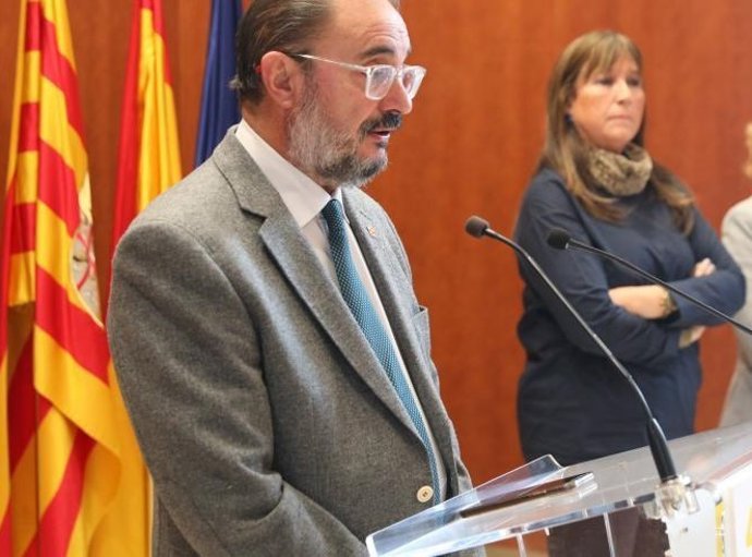 El presidente de Aragón, Javier Lambán, y la consejera de Sanidad, Sira Repollés.