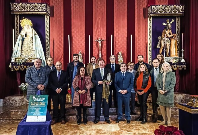 Acto de entrega del turbante del Heraldo Real de Los Remedios al empresario Francisco Javier Moya Yoldi, en la Capilla de la Hermandad de Las Cigarreras.