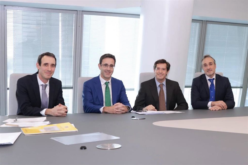 El director de IberEspacio, Pedro Rodrigo; el presidente de ARQUIMEA, Diego Fernández Infante; el director general de Técnicas Reunidas y presidente de IberEspacio , Miguel Paradinas; y el consejero delegado de Arquimea, Manuel García-Sañudo Díez.