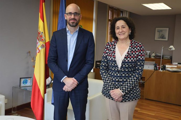 La consejera de Derechos Sociales, Carmen Maeztu, junto al secretario de Estado de Derechos Sociales, Ignacio Álvarez