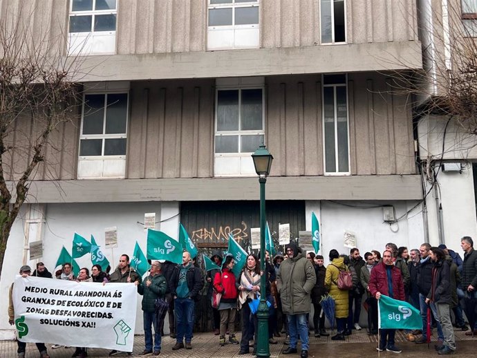 Protesta de agricultores de ecológica ante el Parlamento de Galicia
