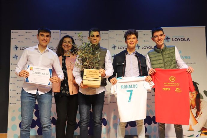 Ganadores del primer Premio 'Ideas Loyola. ESO Bachillerato', del colegio SAFA Écija.