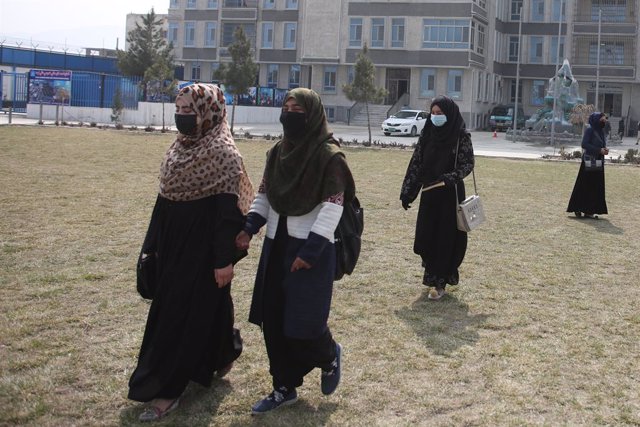 Archivo - Imatge d'arxiu d'unes estudiants afganeses
