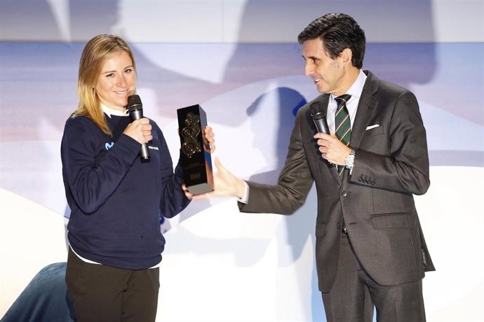 La ciclista neerlandesa Annemiek van Vleuten en la presentación del Movistar Team 2023