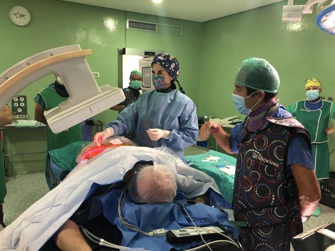 La Unidad del Dolor del Hospital Don Benito-Villanueva realiza una nucleoplastia láser.