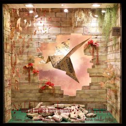 Escaparate navideño de la Floristería El Paraíso de Alcázar de San Juan.