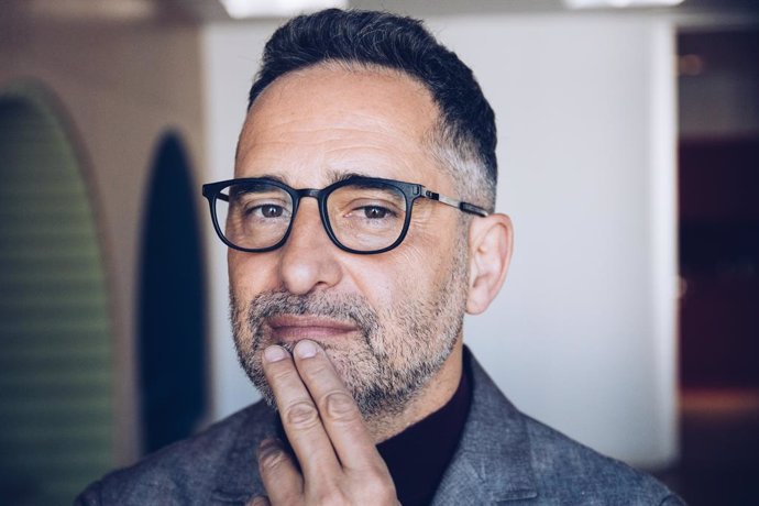 Archivo - El músico Jorge Drexler durante una entrevista con Europa Press para presentar su disco Tinta y tiempo, en las oficinas de Sony, a 21 de abril de 2022, en Madrid (España). En este trabajo, Drexler quiere enfrentar la energía del amor en toda