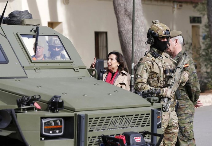 La ministra de Defensa, Margarita Robles, en una visita al Mando de Operaciones Especiales 'Órdenes Militares'