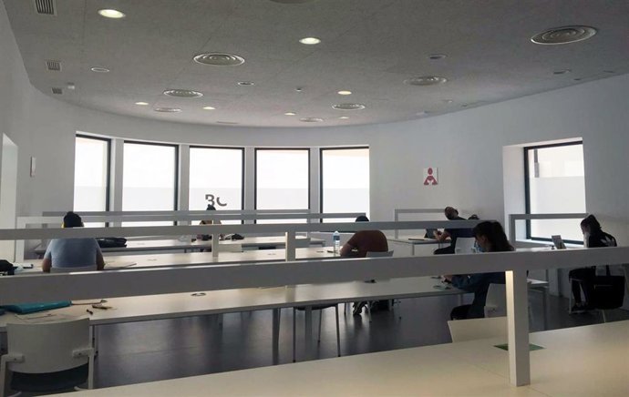 Archivo - Sala de estudio de la biblioteca central José María Artero de Almería