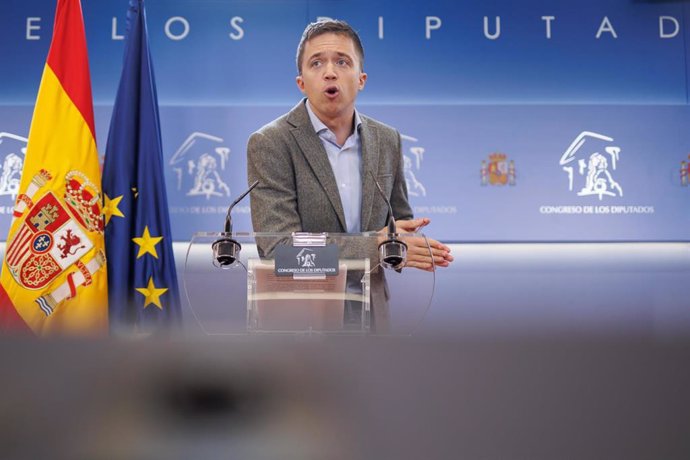 El líder de Más País, Íñigo Errejón, interviene en una rueda de prensa anterior a la Junta de Portavoces, a 20 de diciembre de 2022, en Madrid (España). 