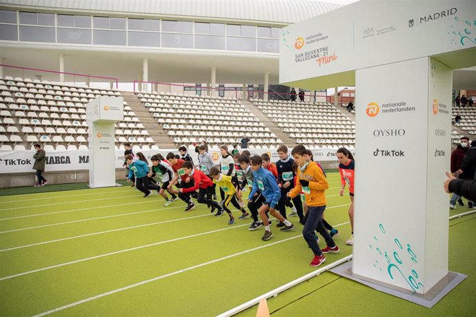 Archivo - Los niños disfrutan de la magia de la San Silvestre Vallecana Mini en Vallehermoso