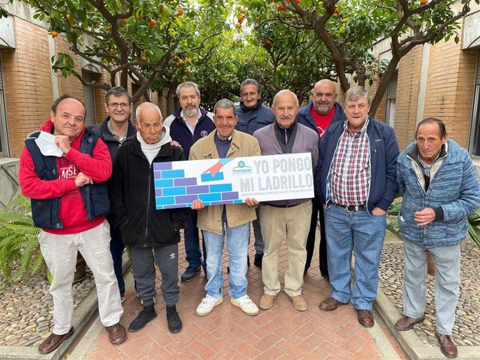 Algunos de los usuarios de la Fundación Hogar Renacer.