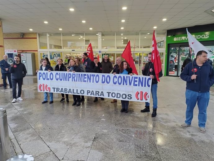 Concentración de los trabajadores de Carrefour Lugo