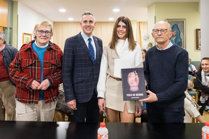 Presentación de la novela gráfica Vuelo de Hierro, de la ilustradora Aida Gómez Bolaños, en el Ateneo de Santander