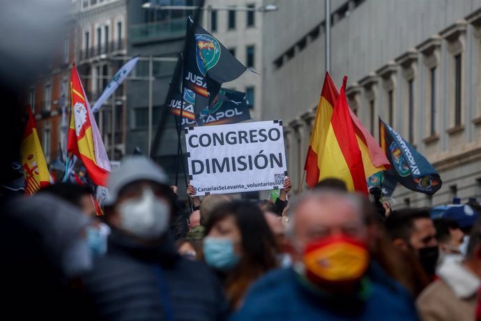 Archivo - Manifestación contra la reforma de la Ley de Seguridad Ciudadana frente al Congreso de los Diputados en noviembre de 2021