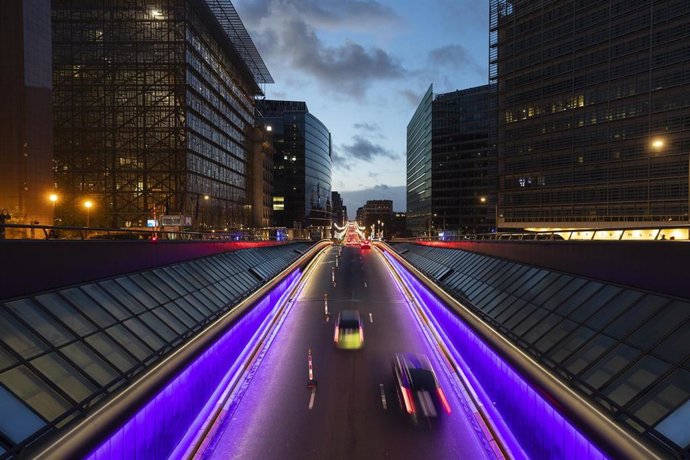 A la derecha la Comisión Europea y a la izquierda el Consejo de Europa