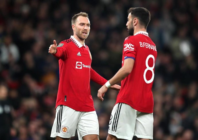 Los jugadores del Manchester United Christian Eriksen y Bruno Fernandes