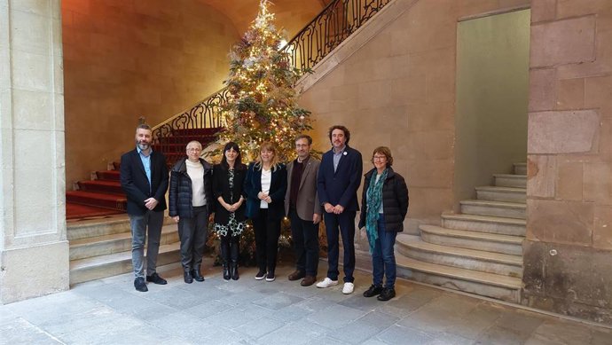 Reunión en Barcelona de responsables de los gobiernos de Baleares, Cataluña y Comunidad Valenciana para coordinar políticas lingüísticas.