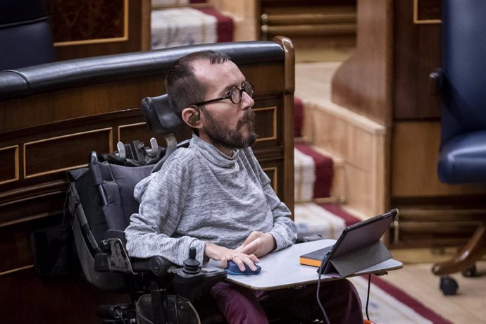 El portavoz de Unidas Podemos en el Congreso, Pablo Echenique, durante una sesión plenaria, en el Congreso de los Diputados, a 21 de diciembre de 2022, en Madrid (España).