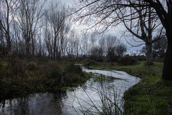  El inicio del invierno en el hemisferio norte está definido por el instante en que la Tierra pasa por el punto de su órbita desde el cual el Sol presenta su máxima declinación sur
