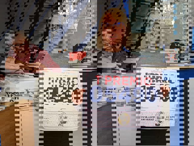 Toñi, propietaria de la papelería que ha vendido 'El Gordo' de la Lotería de Navidad