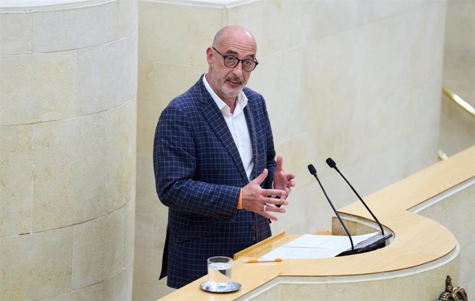 Archivo - El portavoz de Cs en el Parlamento de Cantabria, Félix Álvarez Palleiro, interviene en una sesión plenaria en el Parlamento de Cantabria