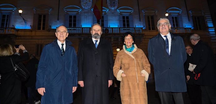 De izquierda a derecha, Francesco Starace, CEO de Enel, Juan Sánchez Calero, Presidente de Endesa, Isabel Celaá, Embajadora de España ante la Santa Sede, y José Bogas, CEO de Endesa en la inauguración de la iluminación exterior del Palacio de España.