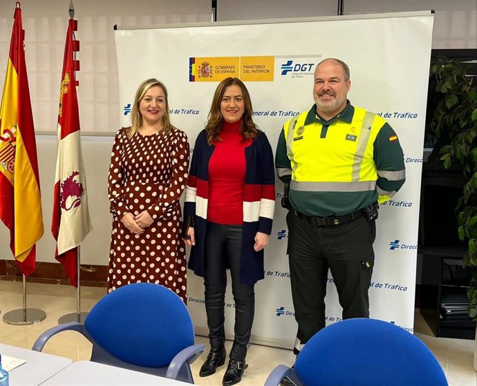 Barcones, en el medio, presenta la campaña especial de tráfico en Navidad en CyL.