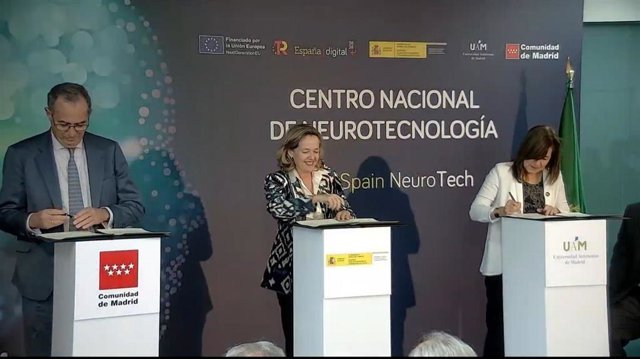 (I-D) El vicepresidente y Consejero de Educación y Universidades de la Comunidad de Madrid, Enrique Ossorio; la ministra de Asuntos Económicos y Transformación Digital, Nadia Calviño y la rectora de la Universidad Autónoma de Madrid, Amaya Mendikoetxea