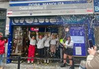 Doña Manolita atrae de nuevo la suerte y vende cuatros premios del Sorteo de Navidad