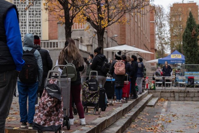 Aumentan las "colas del hambre" en Navidad con cifras que igualan a la pandemia