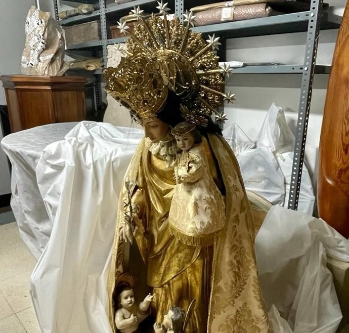 Imagen de la Virgen de los Desamparados retirada del Ayuntamiento que regresará a las dependencias del consistorio.