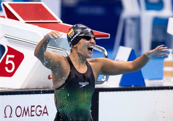 Archivo - HANDOUT - 29 August 2021, Japan, Tokyo: Spain's Michelle Alonso Morales celebrates setting a world record and winning the Women's 100m Breaststroke SB14 final swimming event at the Tokyo Aquatics Centre during the Tokyo 2020 Paralympic Games. 