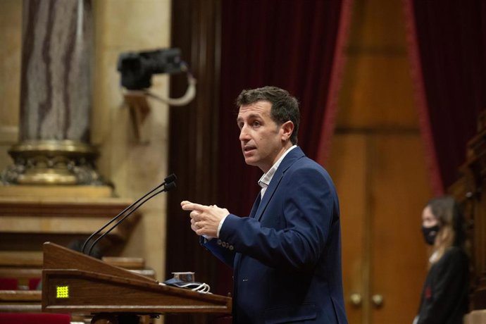 Archivo - El diputado de En Comú Podem Marc Parés, en una sesión plenaria del Parlament, a 4 de noviembre de 2021, en Barcelona, Cataluña (España). Foto de archivo 