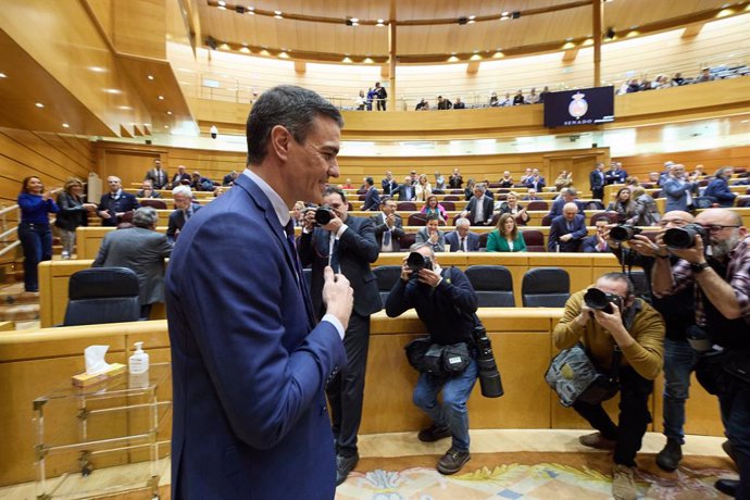 El presidente del Gobierno, Pedro Sánchez, a su llegada a una sesión de control al Gobierno en el Senado, a 21 de diciembre de 2022, en Madrid (España).  El presidente del Gobierno, Pedro Sánchez, y el líder del PP, Alberto Núñez Feijóo, celebran este m