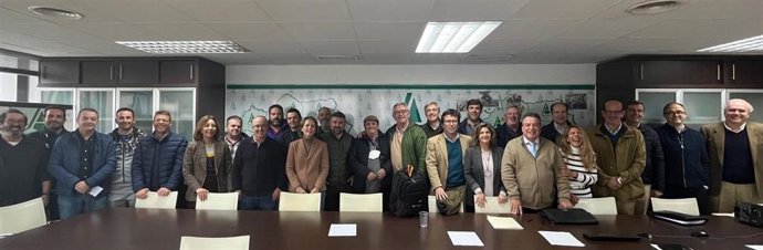 Rúbrica del convenio del campo en Sevilla entre Asaja y CCOO.