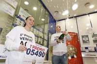 'La Rana de Oro' en Valladolid, una administración abonada a la suerte, reparte 4 millones entre Gordo, 5º y 4º